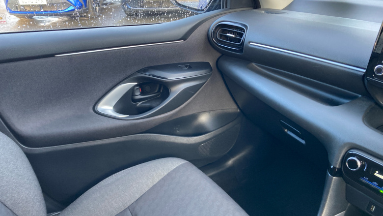 Toyota Yaris 1.5 Hybrid Design 5dr CVT Hybrid Hatchback